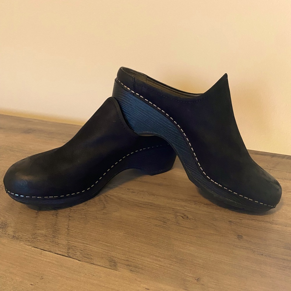 Dansko Melody clogs mules EU 37 (US 6.5-7) in black burnished leather